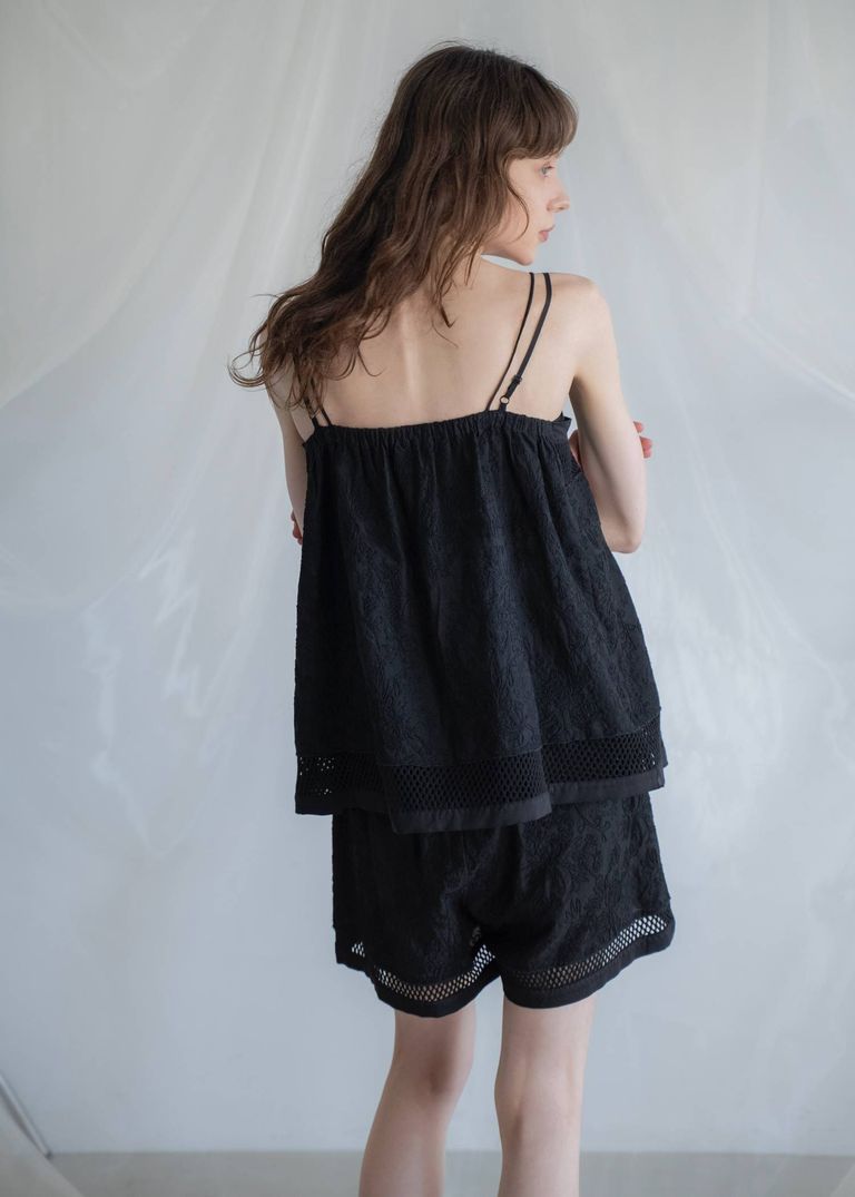 後ろはゴム仕様でリラックスして着用いただけます