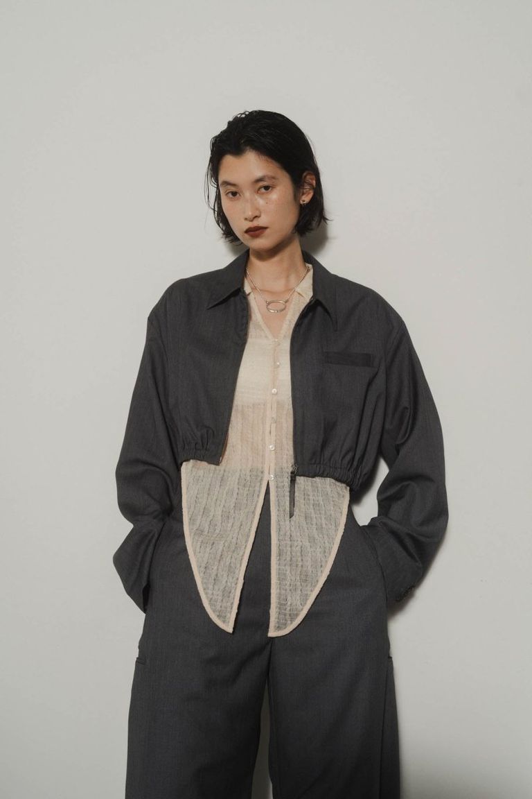 手軽に都会的なムードを取り入れられるのに
ノンストレスでさらっと羽織れるのが好印象。