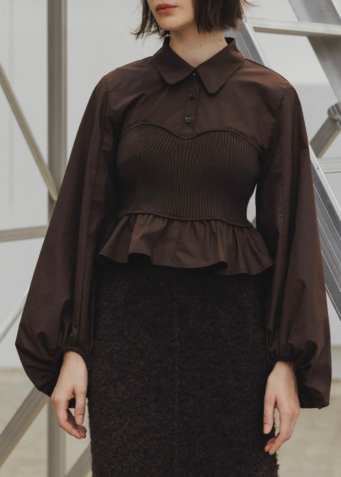 knit bustier docking peplum BL / ニットビスチェ ドッキングペプラムブラウス (ブラウン) / 25AW