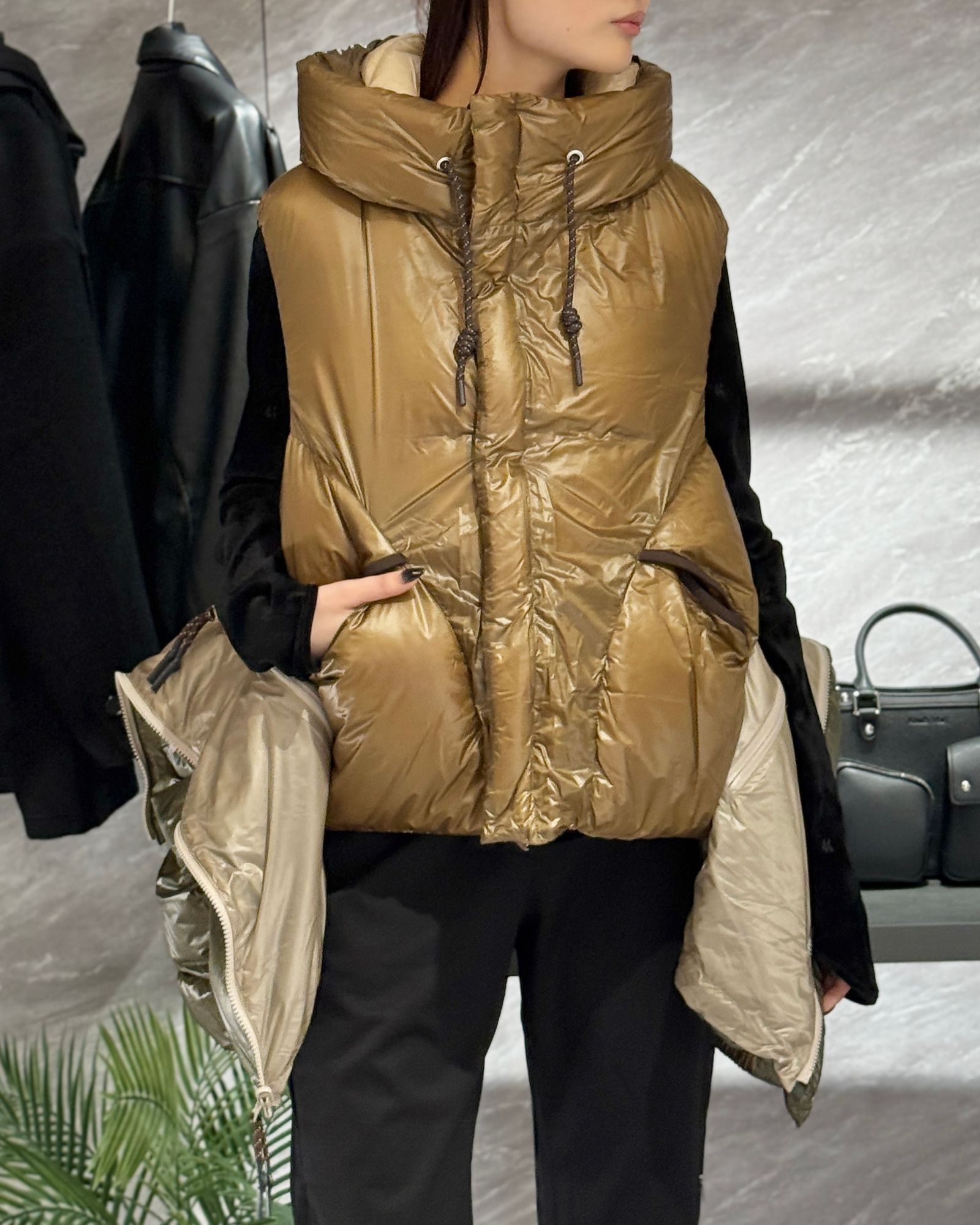 【BF割引対象12/2まで】NANGA multilayering down vest blouson / ナンガ コラボレーション ダウンジャケット (ベージュ) / メンズ / レディース