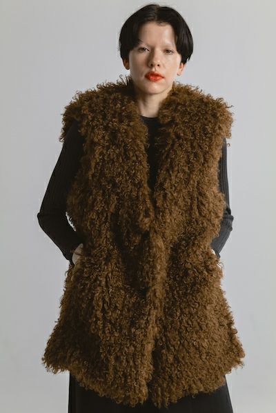 【25AW】CRINPED BOA VEST / クリンプドボアベスト (ブラウン)