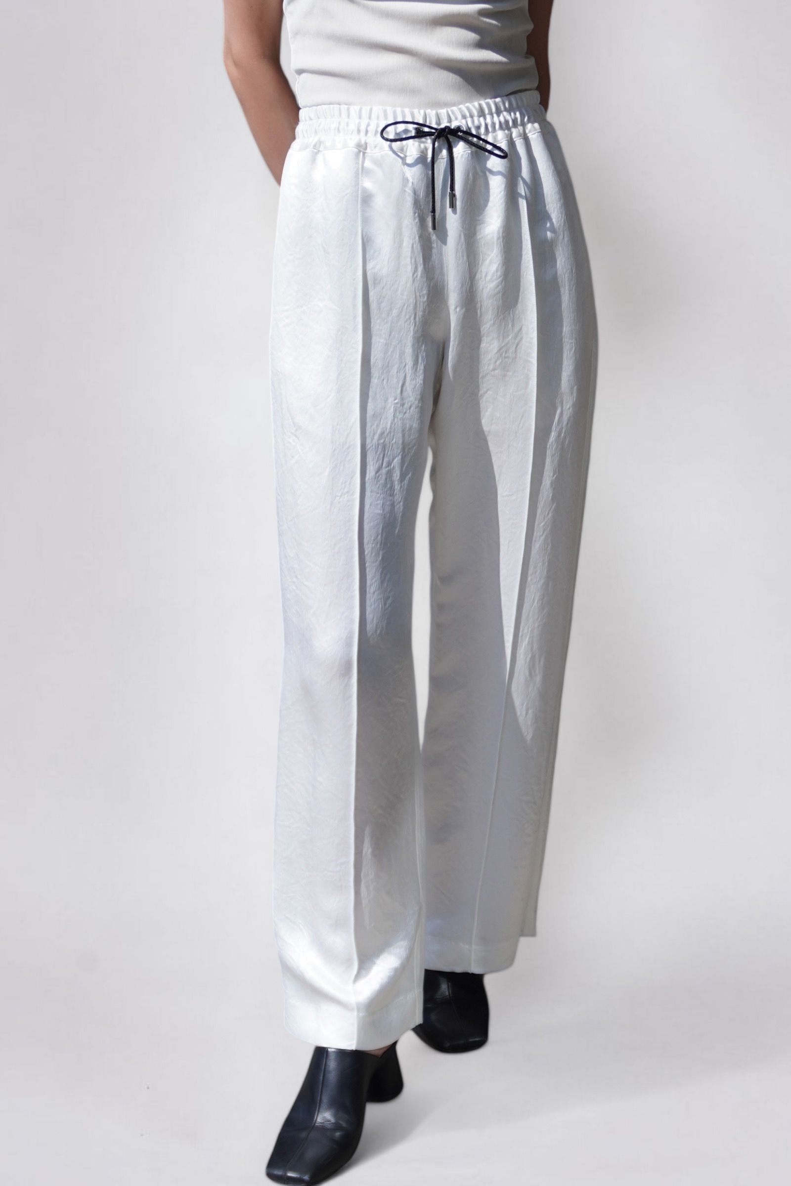 【24AW】SATIN RELAX PANTS / サテンリラックスパンツ (ホワイト)