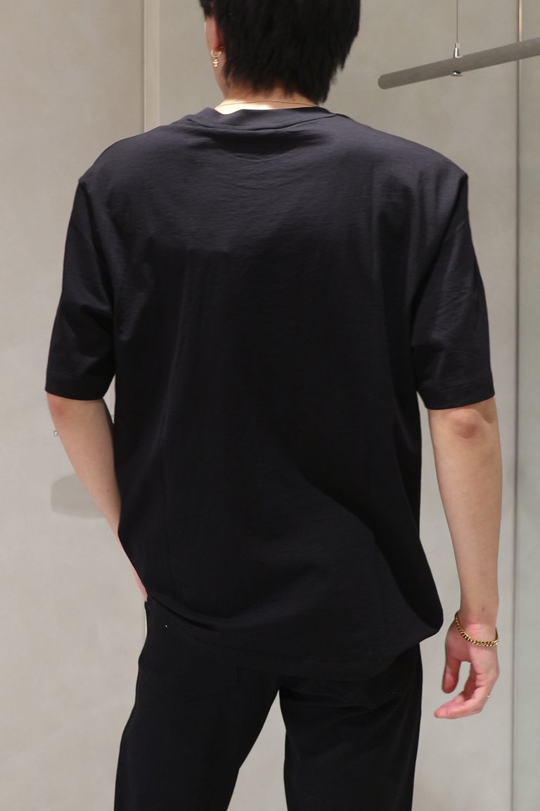 176cm 着用:M (店内照明)
