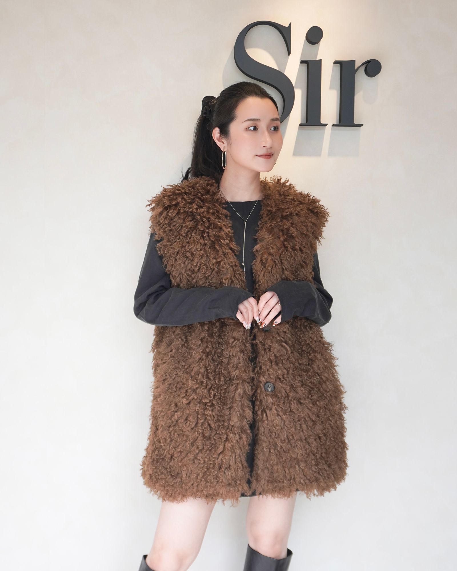 【25AW】CRINPED BOA VEST / クリンプドボアベスト (ブラウン)