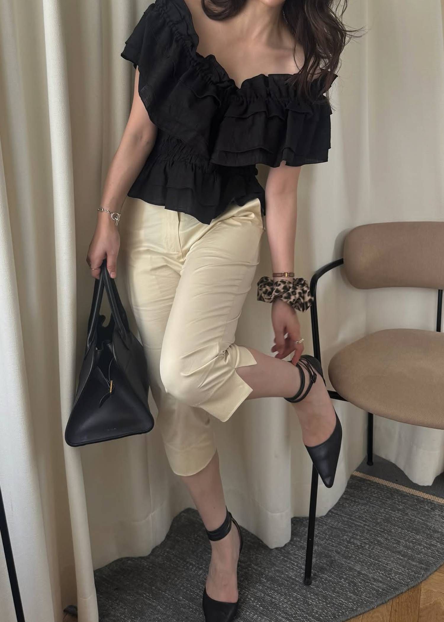アシンメトリー ティアードフリルブラウス (ブラック) asymmetry tiered frill sheer shirring BL (Black) /  26SS
