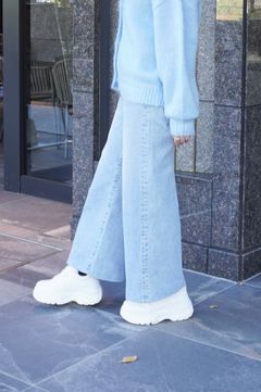 「トレンドと快適さを両立する秋冬のモダンカジュアルコーデ」 TANAKA / CASA FLINE 24秋冬コーディネート