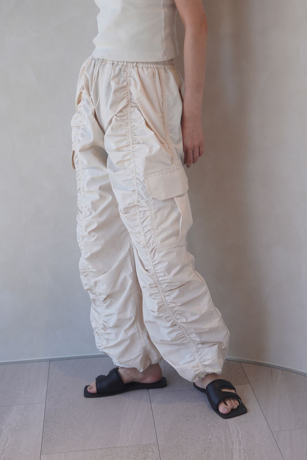 waterproof gathered pants/2color | KNUTH MARF
