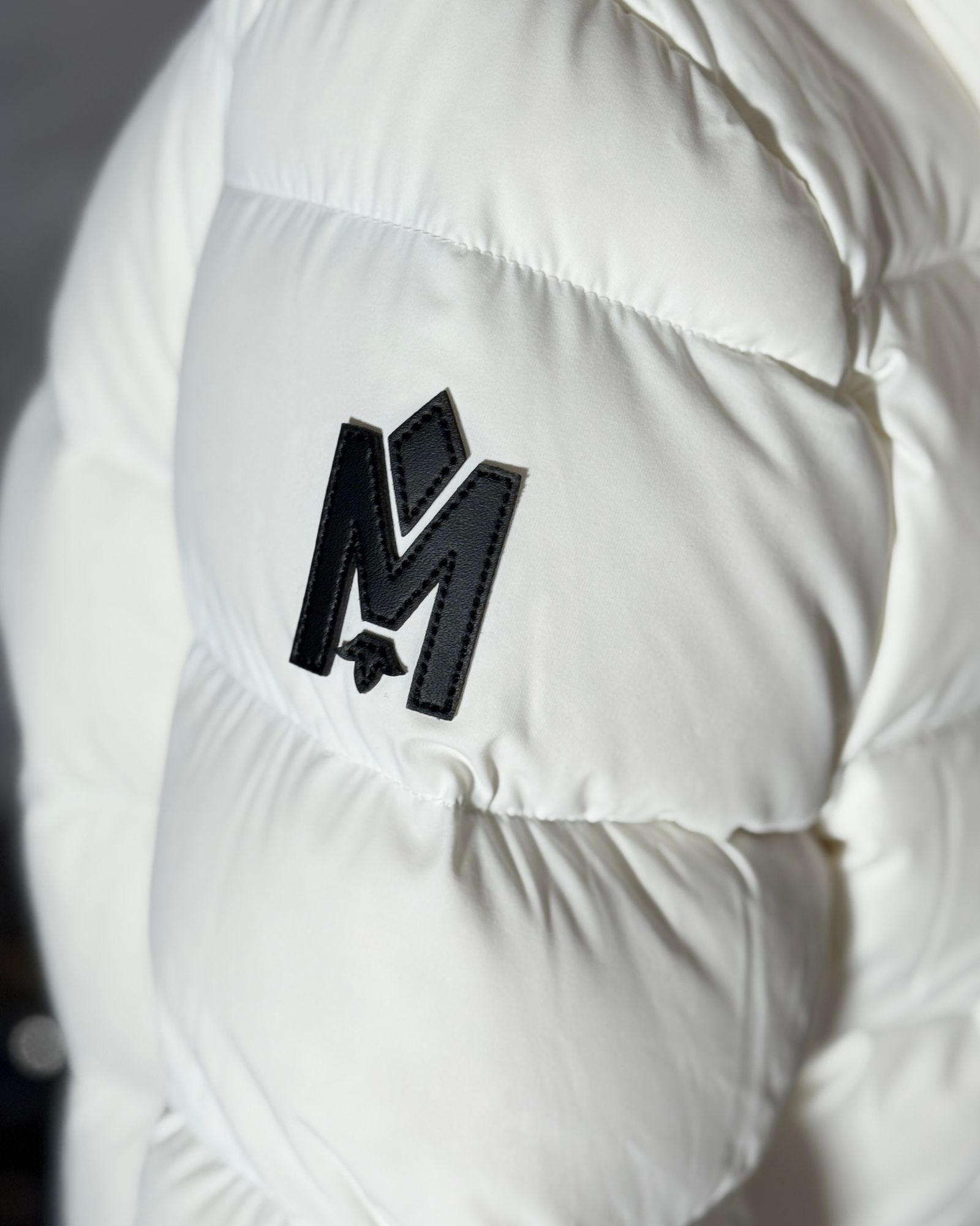 【2025AW】CALLA-BX / ファー付きストレッチダウンコート (オフホワイト) / レディース