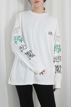 GRAPHIC LONG SLEEVE TEE / グラフィックロングスリーブTシャツ (ホワイト)  / ユニセックス
