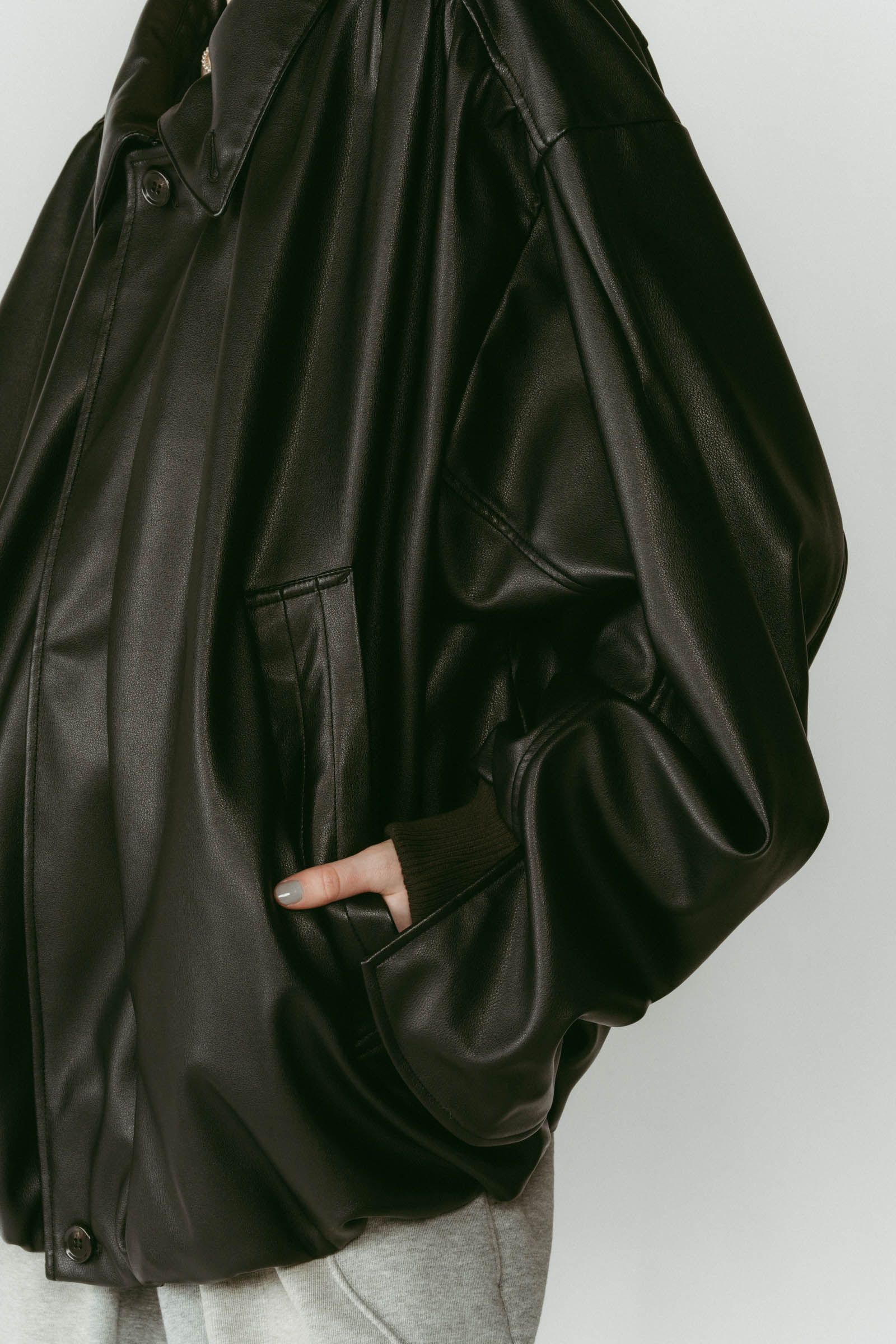 voluminous leather jacket(unisex) / ボリュームレザージャケットブルゾン (ブラック) / 25AW