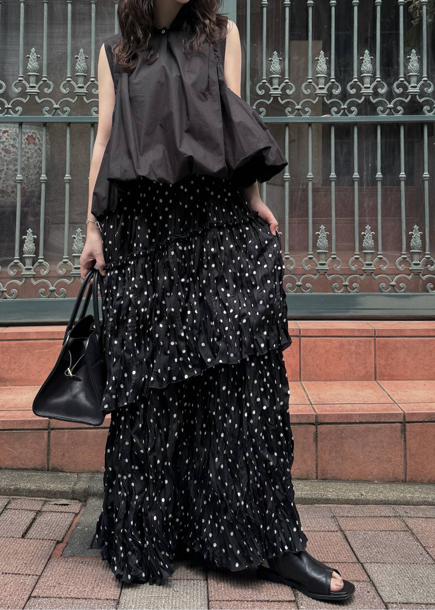 バルーンギャザー ノースリーブトップス (ブラック) volume balloon gather no sleeve tops (Black) /  26SS