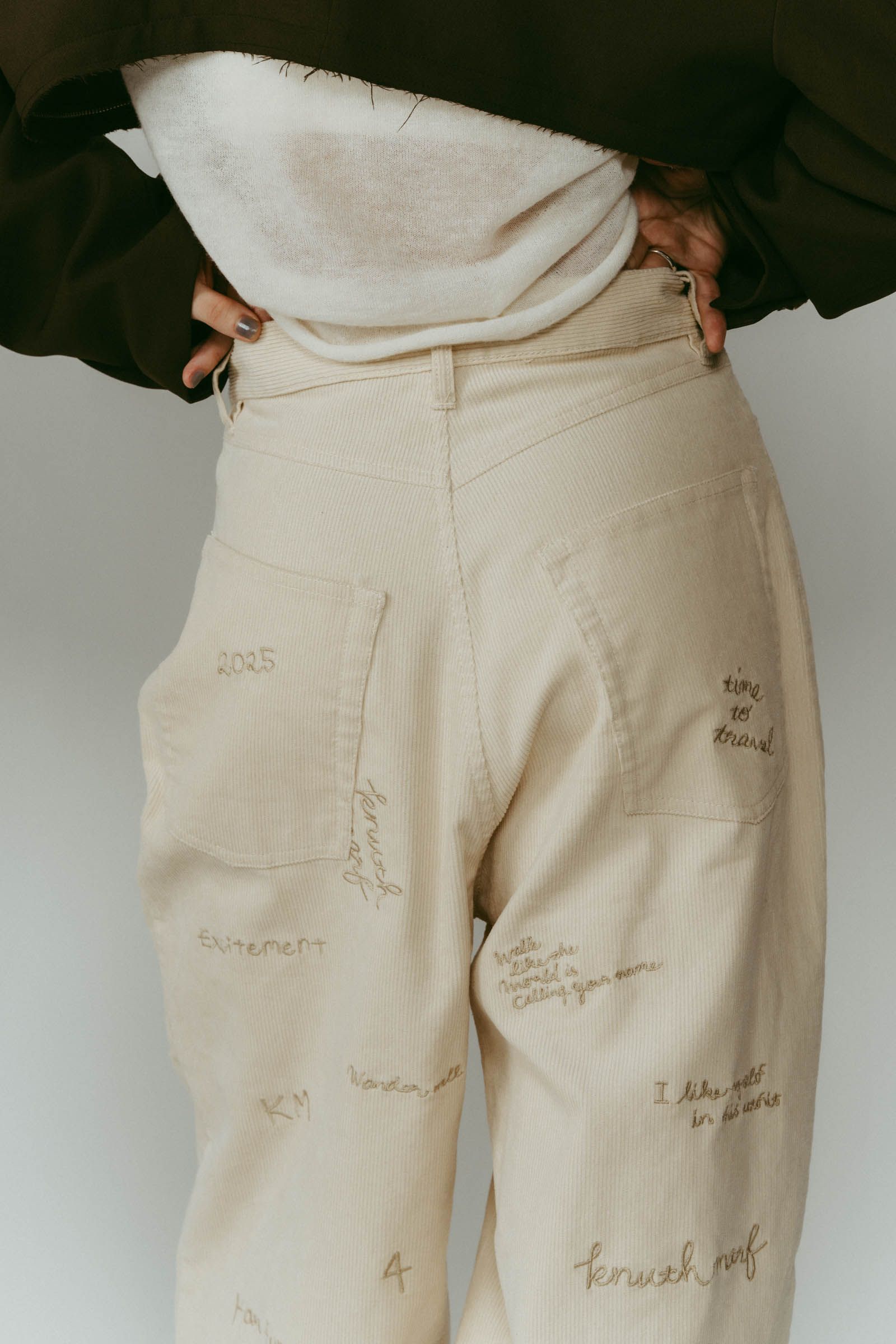 embroidered corduroy pants / レタリング刺繍 コーデュロイパンツ (アイボリー) / 25AW