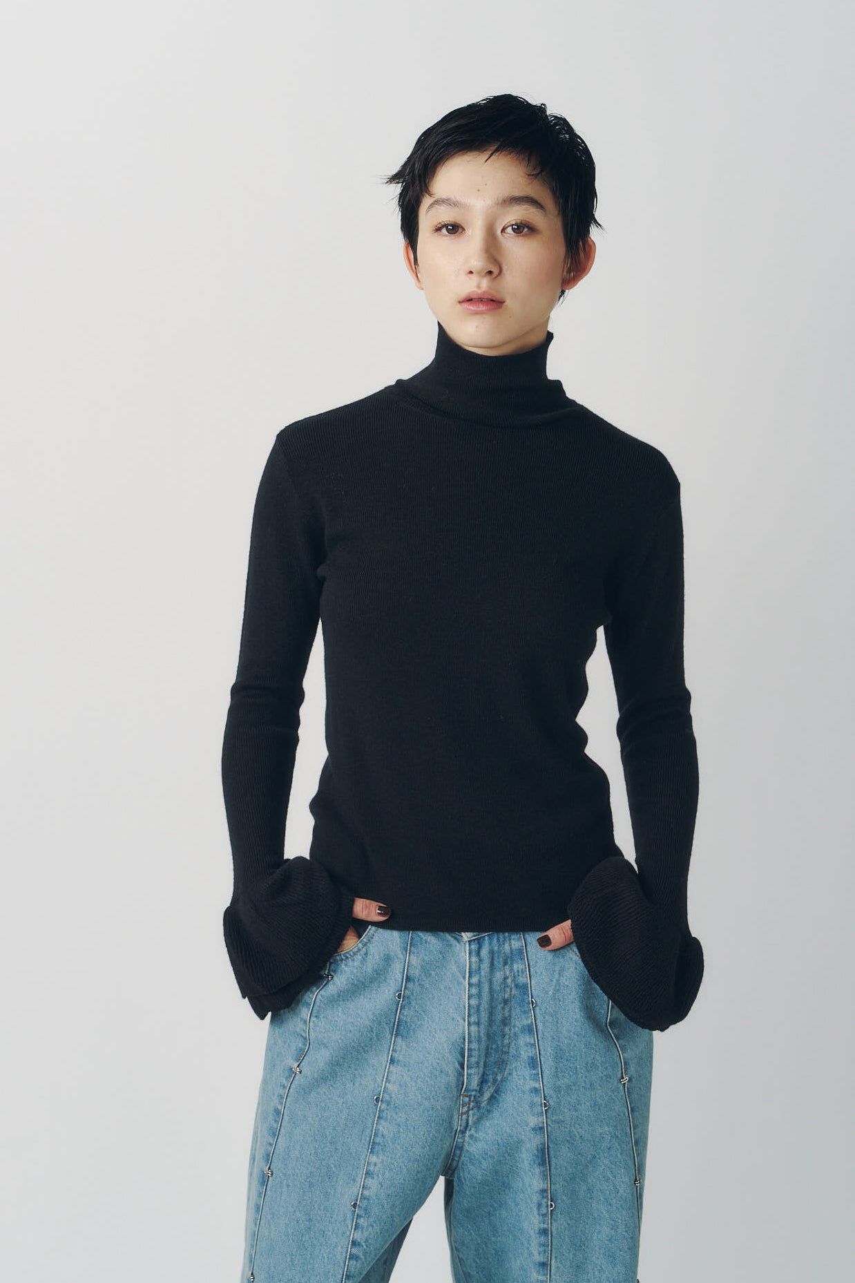 フリルハイネックニット (ブラック) frill high neck knit (Back) / 26AW