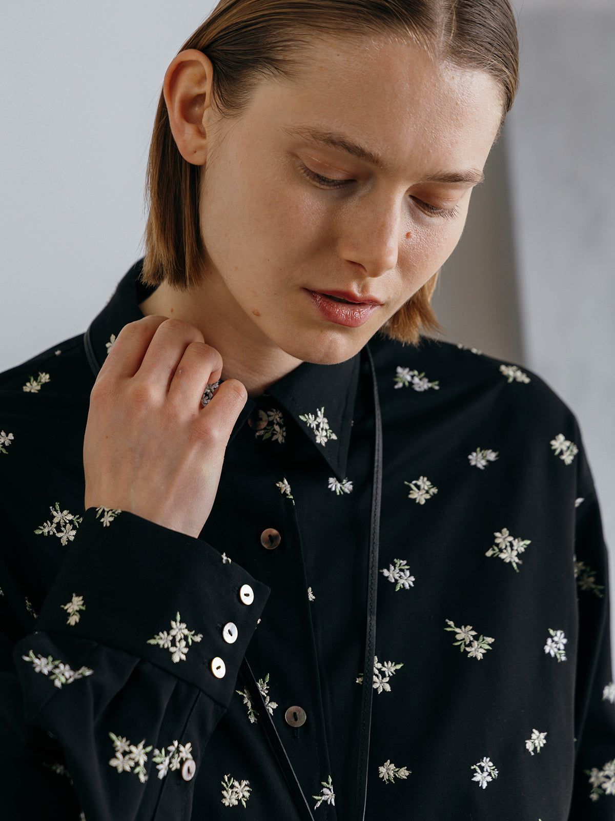 FLOWER EMBROIDERY SHIRTS (Black) / フラワーエンブロイダリー シャツ (ブラック) / 26SS