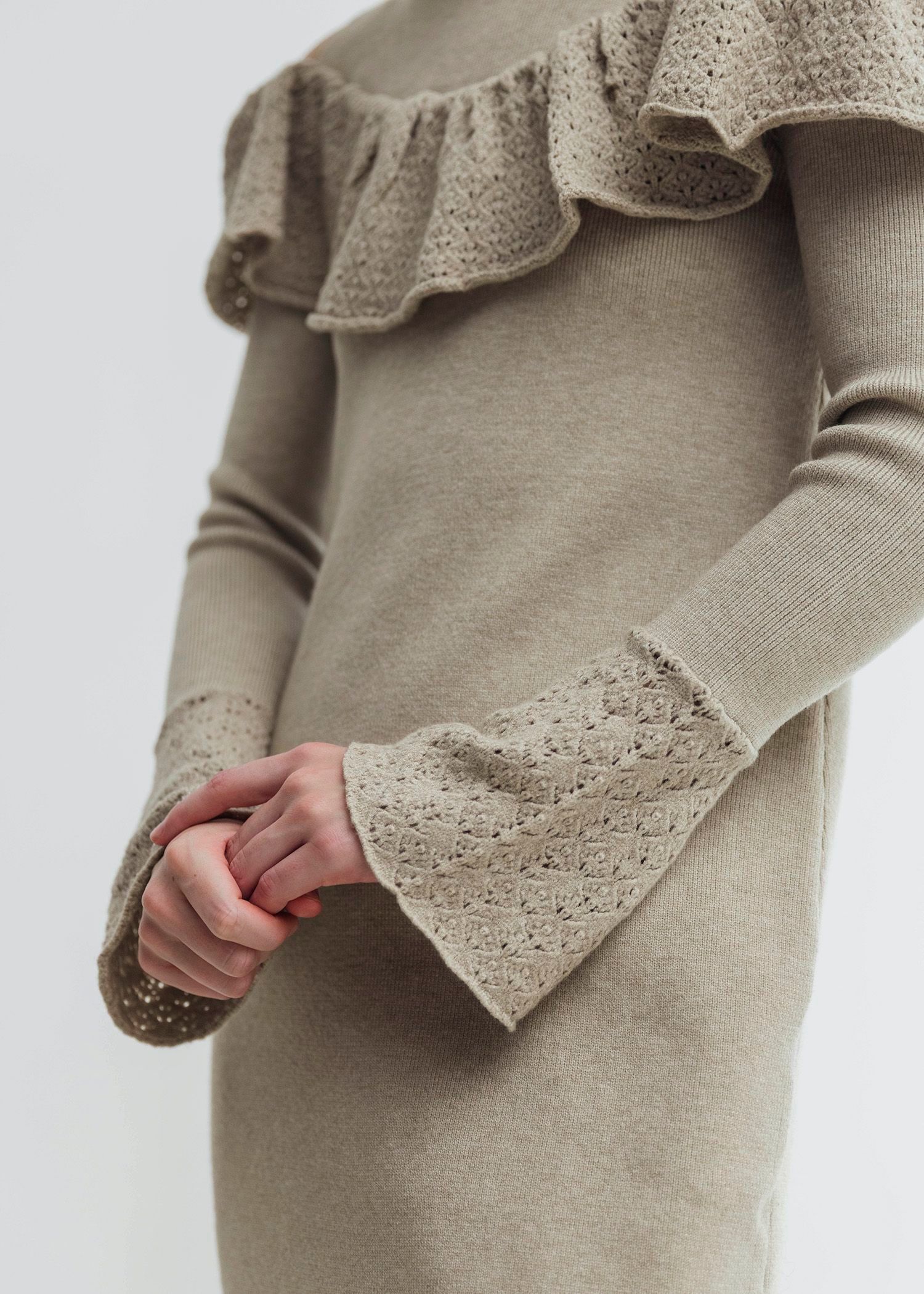 shoulder slit frill mermaid knit OP / ショルダースリットフリル マーメイドワンピース (タン) / 25AW /