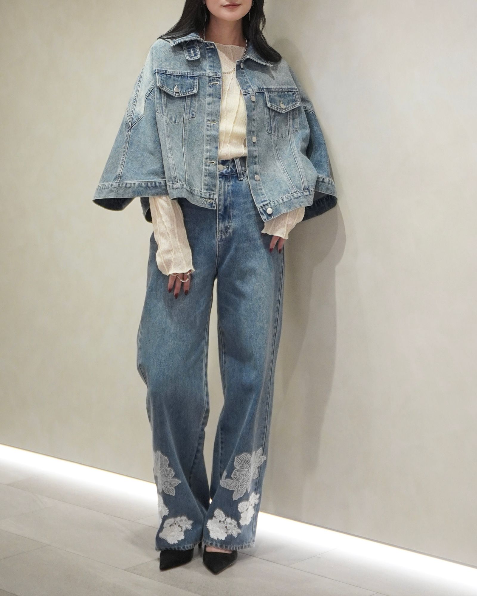 lace embellished hem straight denim PT / レース ストレートデニムパンツ (L/blue) / 26SS