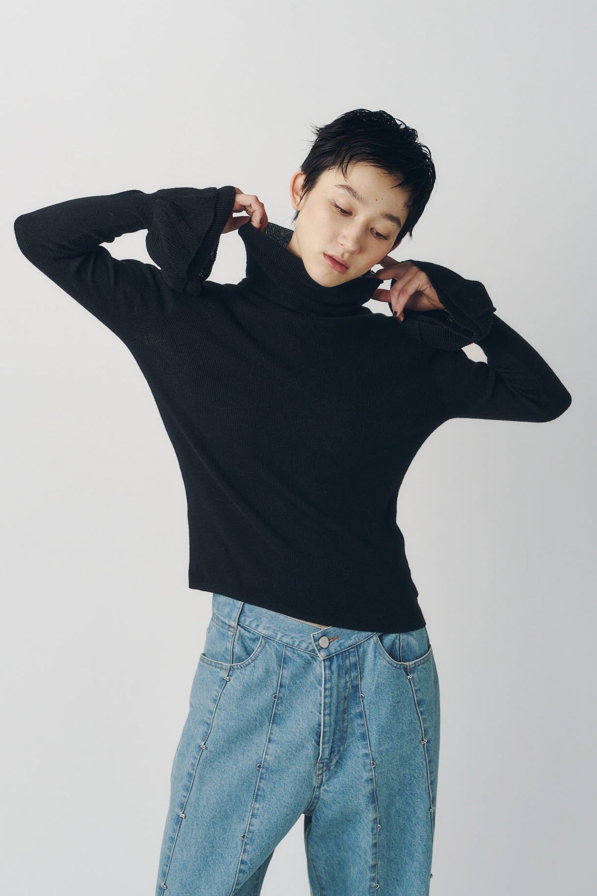 フリルハイネックニット (ブラック) frill high neck knit (Back) / 26AW