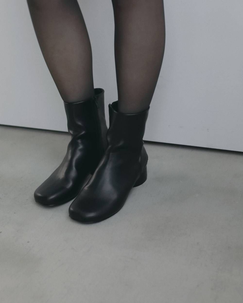 ローヒール ショートブーツ (ブラック) Lowheel Short Boots (Black) / 26AW 【6月29日まで期間限定予約】