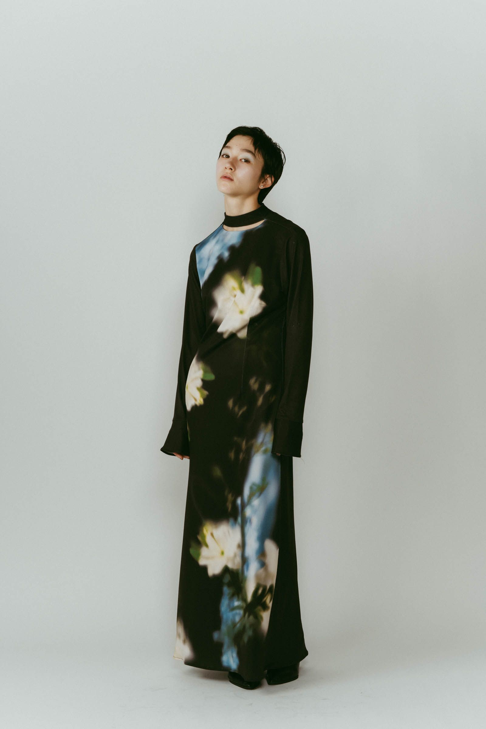 blurry flower one piece / フラワープリント ワンピースドレス (ブラック) / 25AW