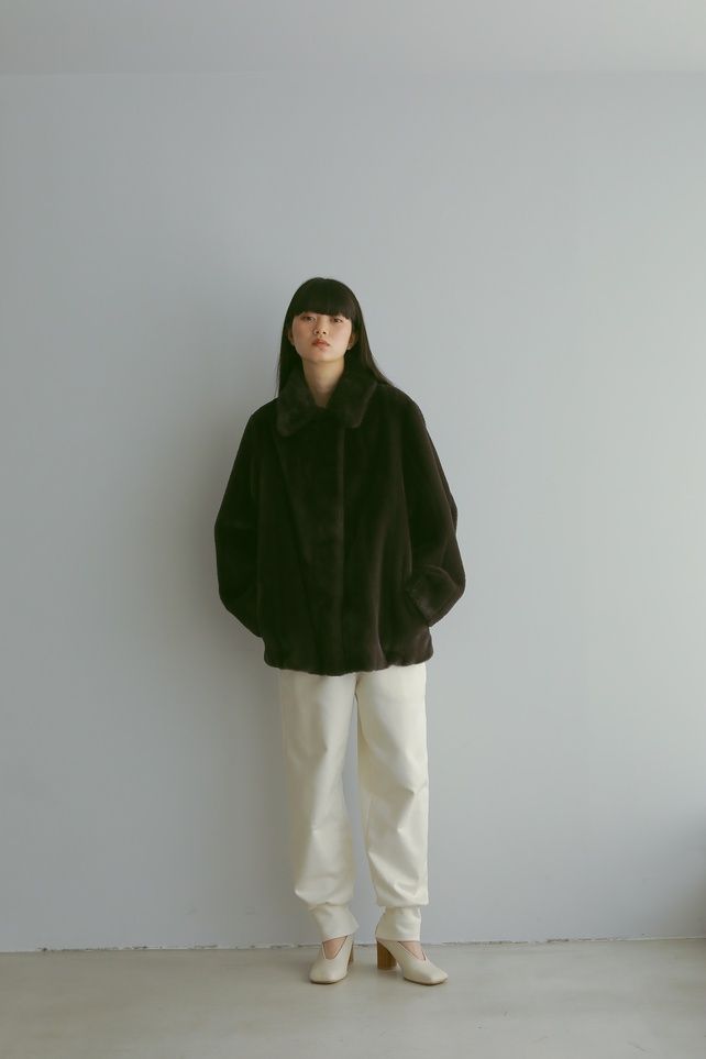 RECYCLE POLYESTER FUR SHORT COAT / リサイクルポリエステル ファーショートコート (チャコール) 体型カバー / 綺麗めカジュアル