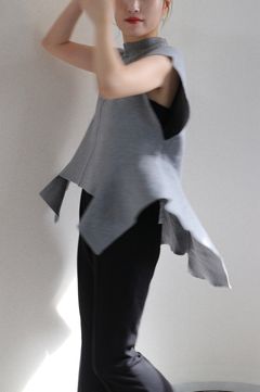 SIDE PARTS KT VEST / サイドパーツニットベスト (グレー) / デザイナー着用アイテム / 定番ニット