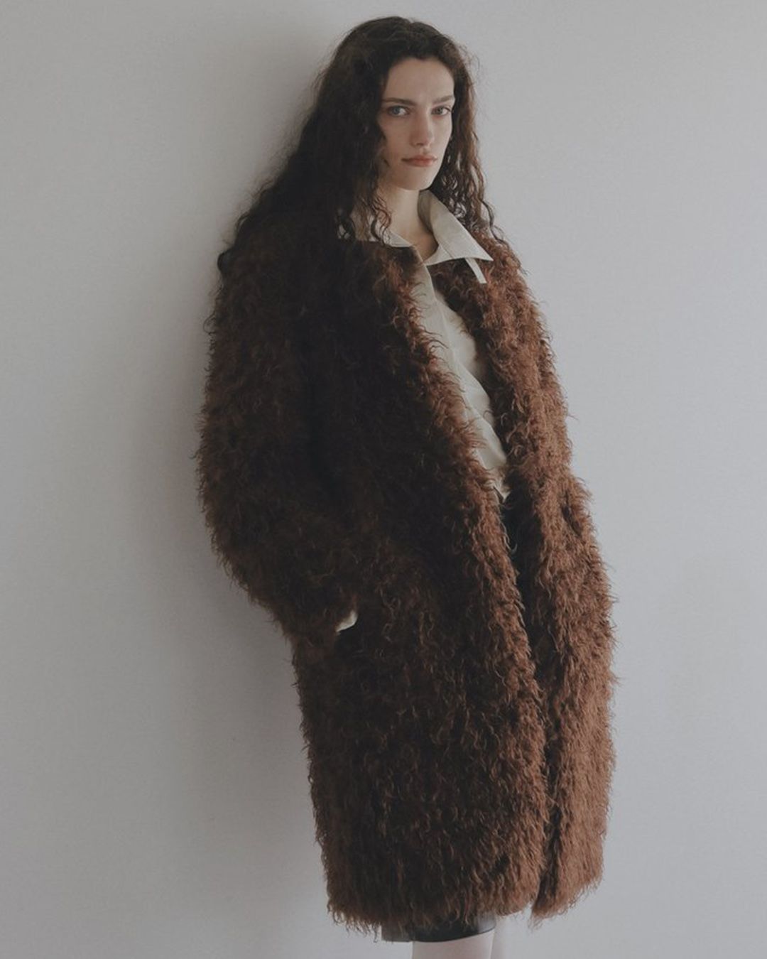 【先行予約】【26TH-17】カーリーファーコート (ブラウン) Curly Fur Coat (Brown) /  エコファー  /  フェイクファー 【受注期間6/14 23:59まで】