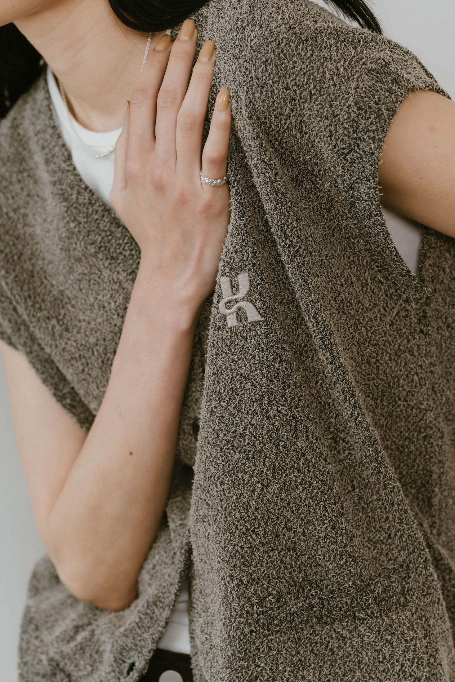 Vneck logo knit vest / Vネック ロゴニットベスト (ミックス) / 25SS