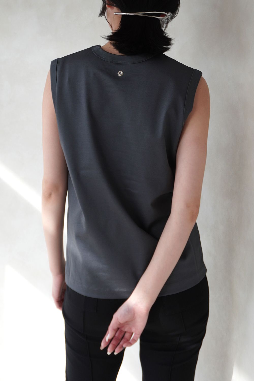REFINA SLEEVELESS T-SHIRT / リフィナスリーブレスTシャツ (グレー)