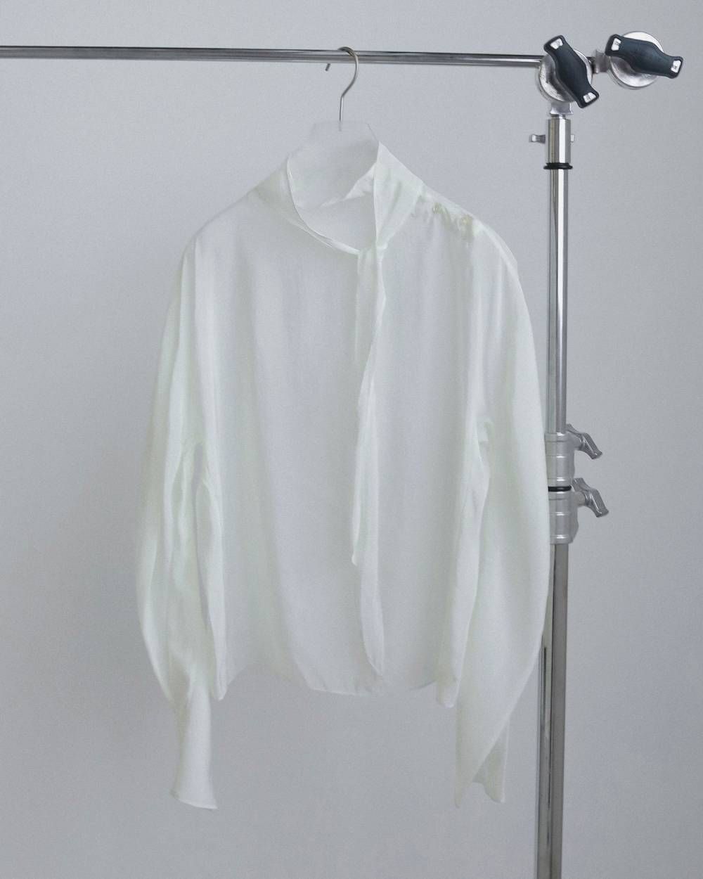 オーガンジー タイブラウス (アイボリー) Organdy Tie Blouse (Ivory) / 26AW 【6月29日まで期間限定予約】