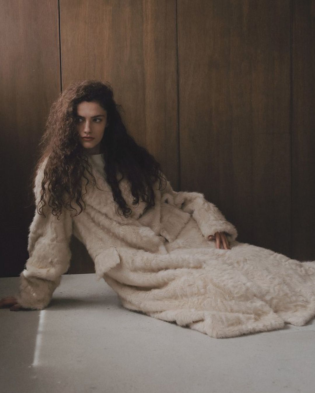 【先行予約】【26TH-12】ラビット調ファーロングコート (ベージュ) Rabbit Like Fur Long Coat (Beige) /  エコファー  /  フェイクファー 【受注期間6/14 23:59まで】