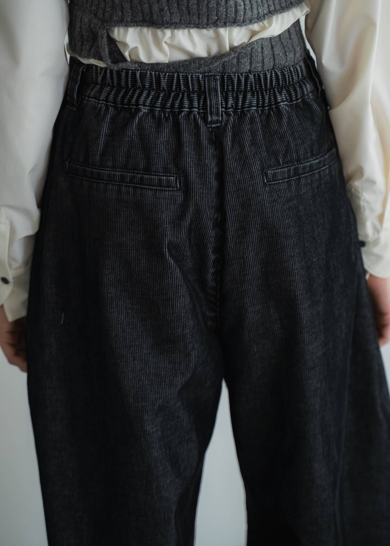 サイドタック コーデュロイ カーブパンツ (ブラック) side tuck chemical wash corduroy curve PT (Black) /  26AW