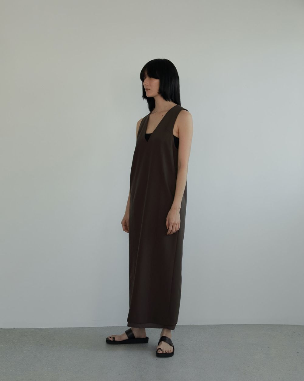 Cutoff Vneck Onepiece / カットオフ Vネックワンピース (ブラウン)