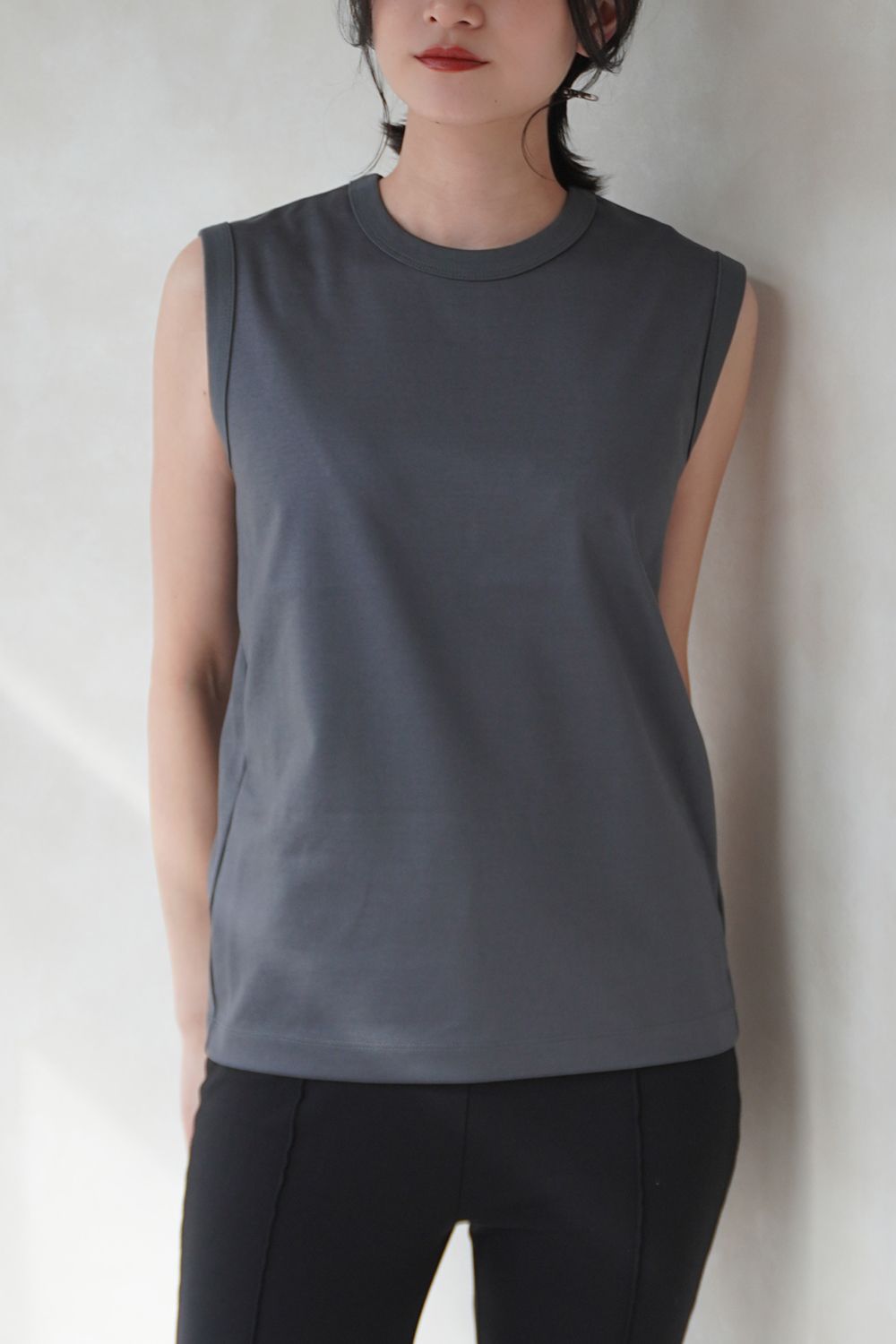 REFINA SLEEVELESS T-SHIRT / リフィナスリーブレスTシャツ (グレー)