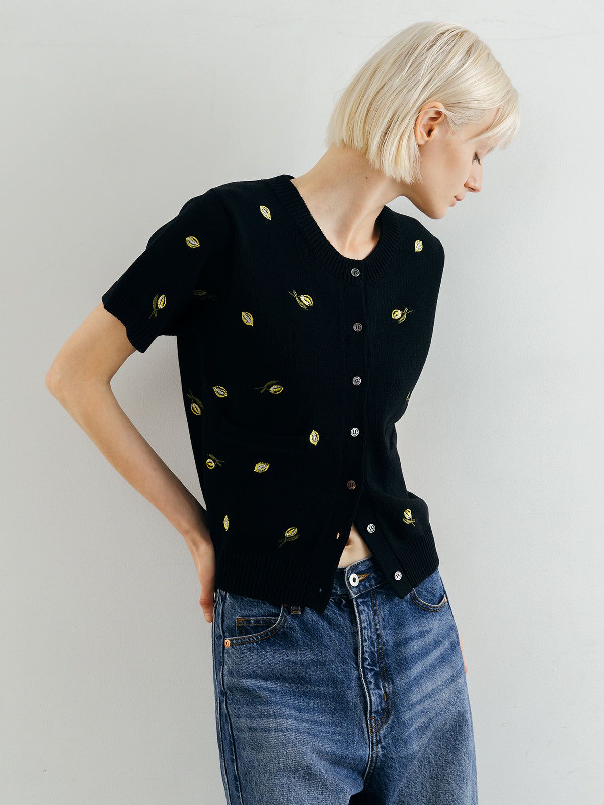 モチーフ エンブロイダリー ニットカーディガン (ブラック) MOTIF EMBROIDERY KNIT CD (Black) /  26SS
