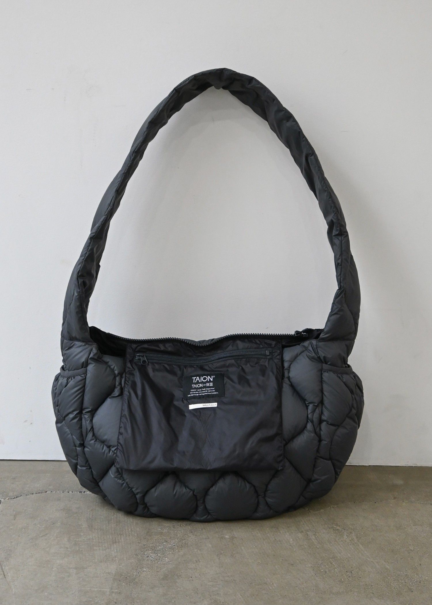 【TAION × WILLFULLY】quilting shoulder down bag / タイオンコラボ キルティングショルダーバッグ (ブラック) / 25AW /
