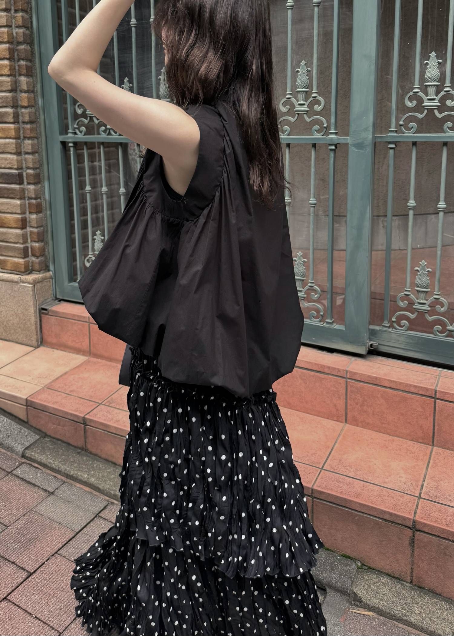 バルーンギャザー ノースリーブトップス (ブラック) volume balloon gather no sleeve tops (Black) /  26SS