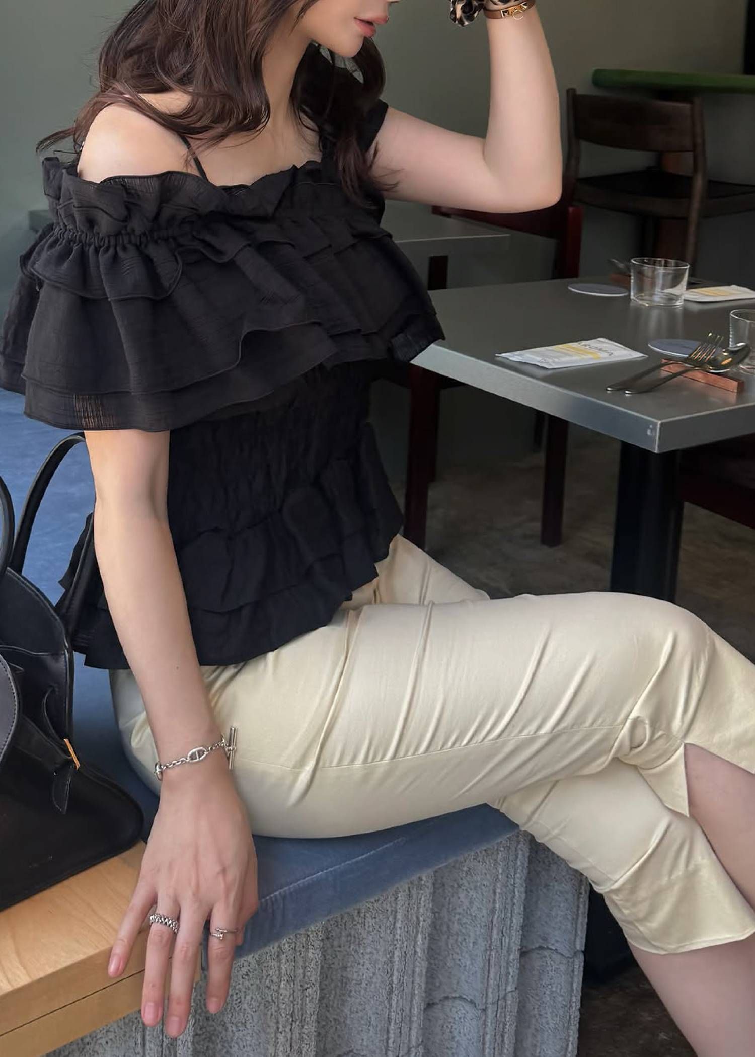 アシンメトリー ティアードフリルブラウス (ブラック) asymmetry tiered frill sheer shirring BL (Black) /  26SS