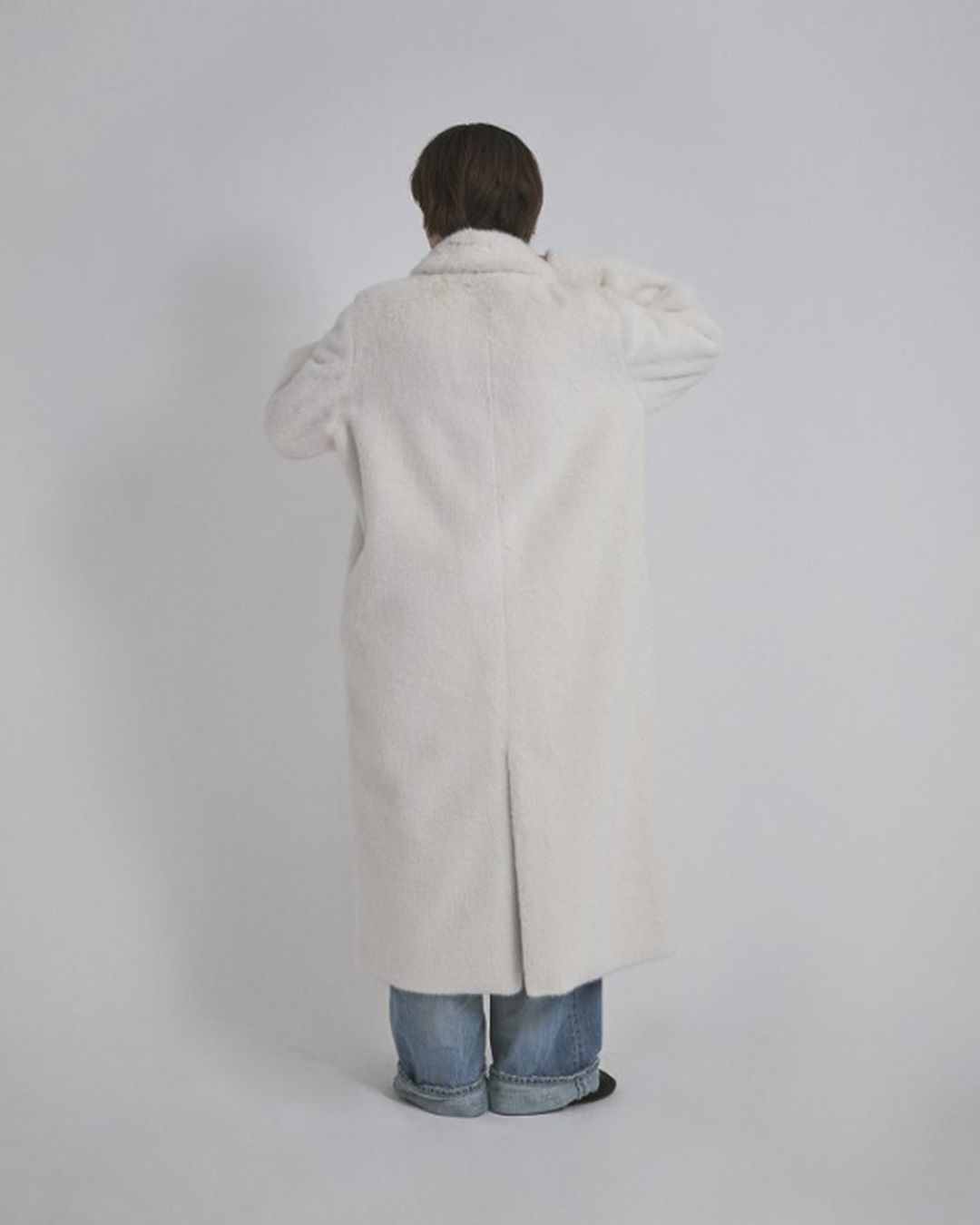 【先行予約】【26TH-13】ムートン調スムースファーロングコート (ホワイト) Mouton Like Smooth Fur Long Coat (White) /  エコファー  /  フェイクファー 【受注期間6/14 23:59まで】