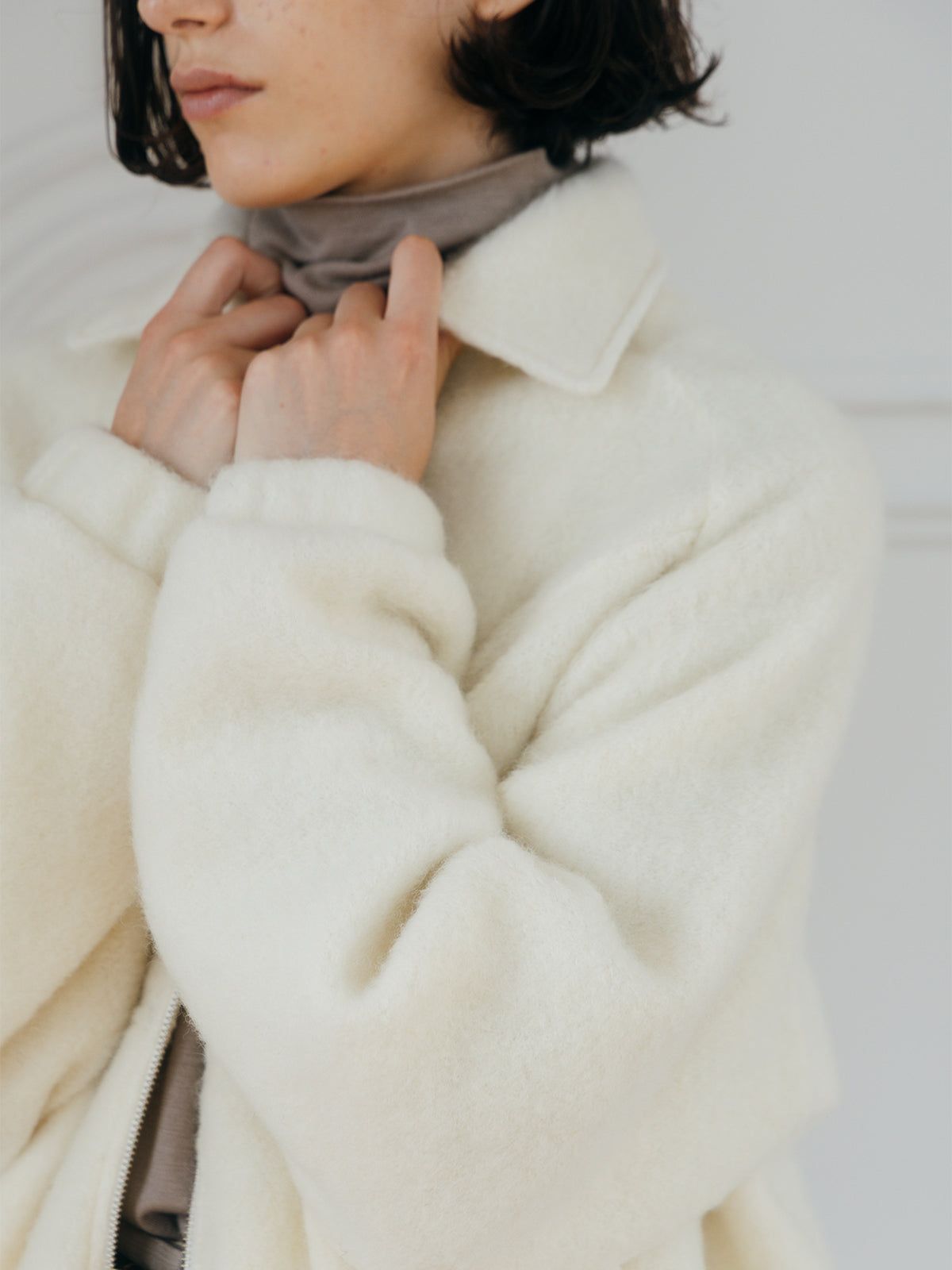 【BF割引対象12/2まで】【25AW】FINE WOOL OVER HIGH NECK TOPS / ファインウール ハイネックニットトップス  (ベージュ)