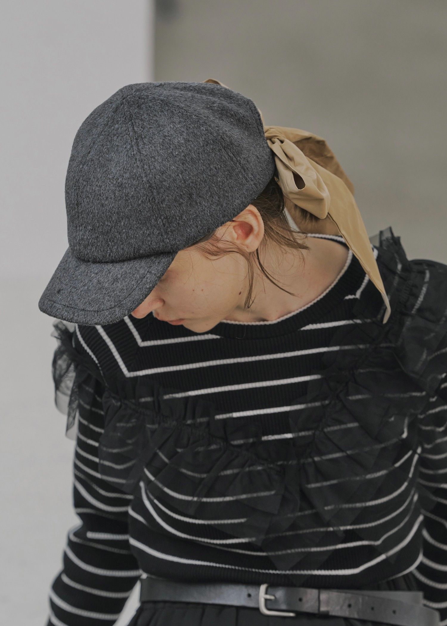 wool touch back ribbon casquette cap / ウールタッチ バックリボン キャスケットキャップ (チャコール) / 25AW