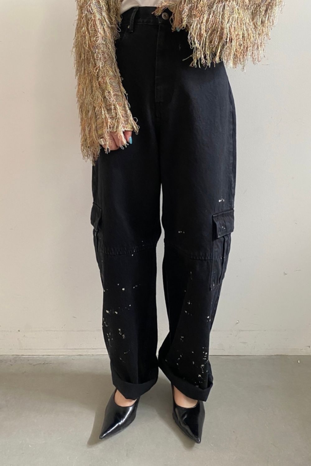 NOUNLESS - DENIM DISCHARGE PRINTHING CARGO PANTS (NOIR) / デニムペインティングカーゴパンツ  ノワール | Sir online store / サー オンラインストア