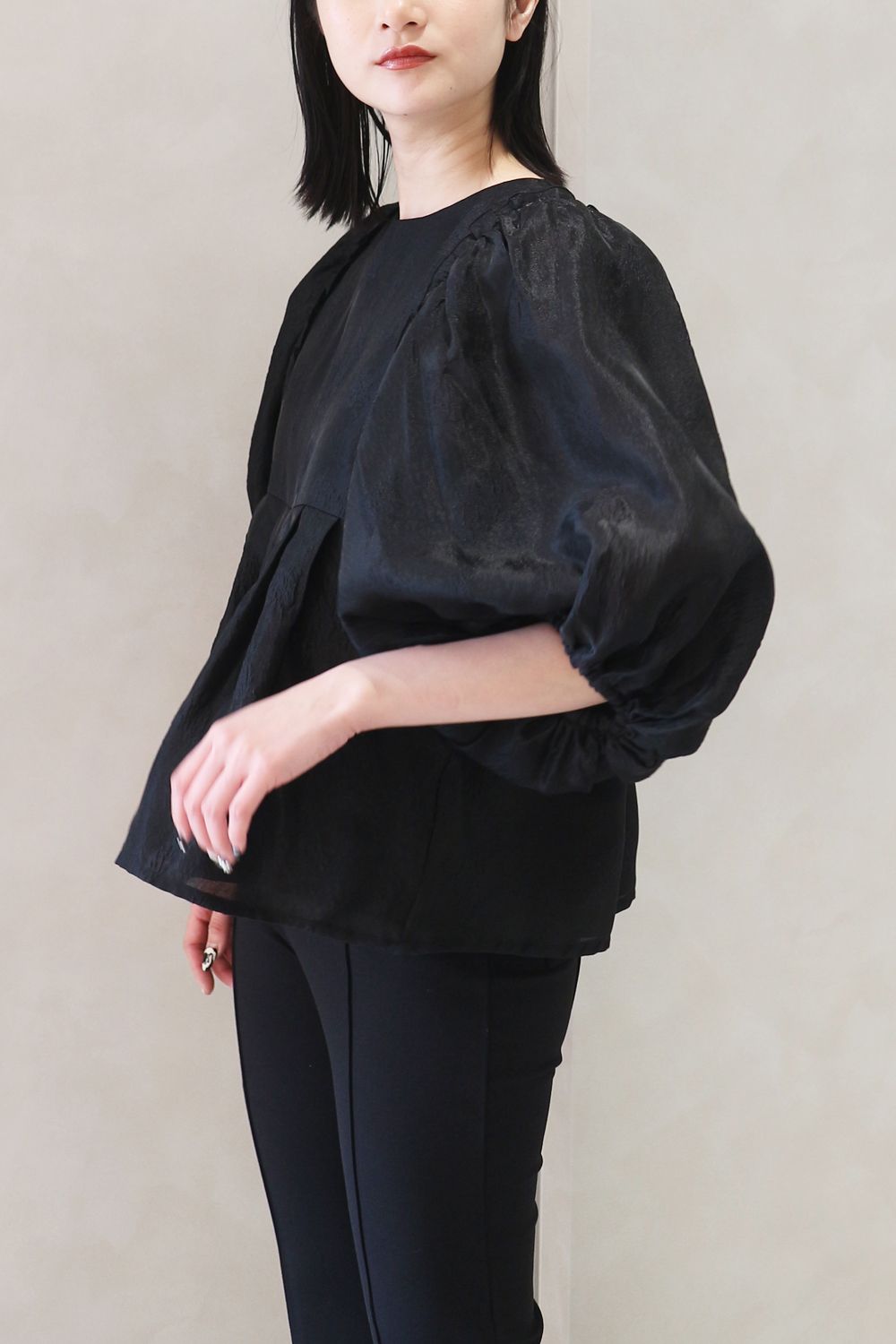 VOLUME SLEEVE JACQUARD TOPS / ボリュームスリーブジャカードトップス (ブラック)