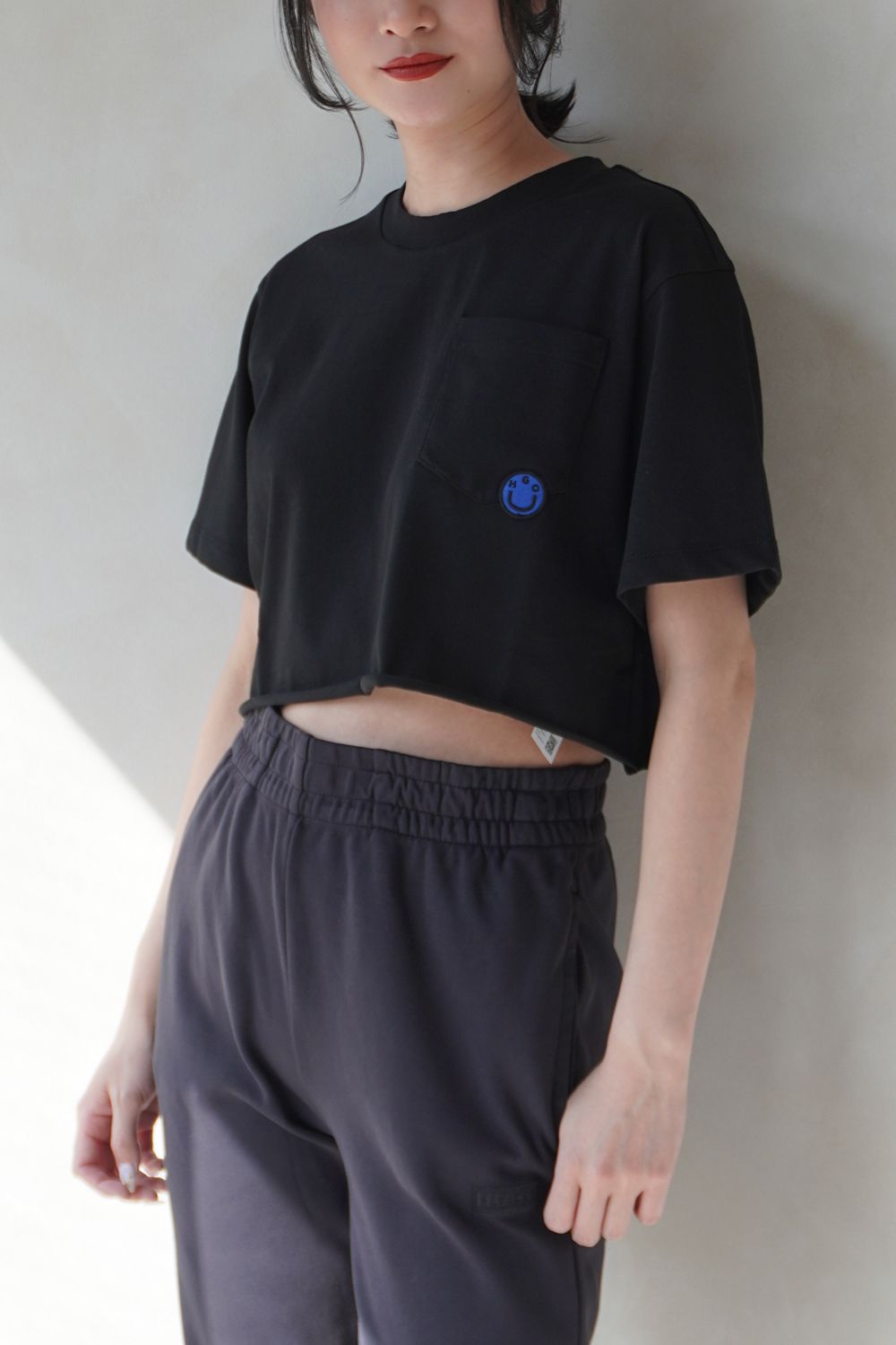 【HUGO BLUE】クロップド丈Tシャツ (ブラック) / レディース