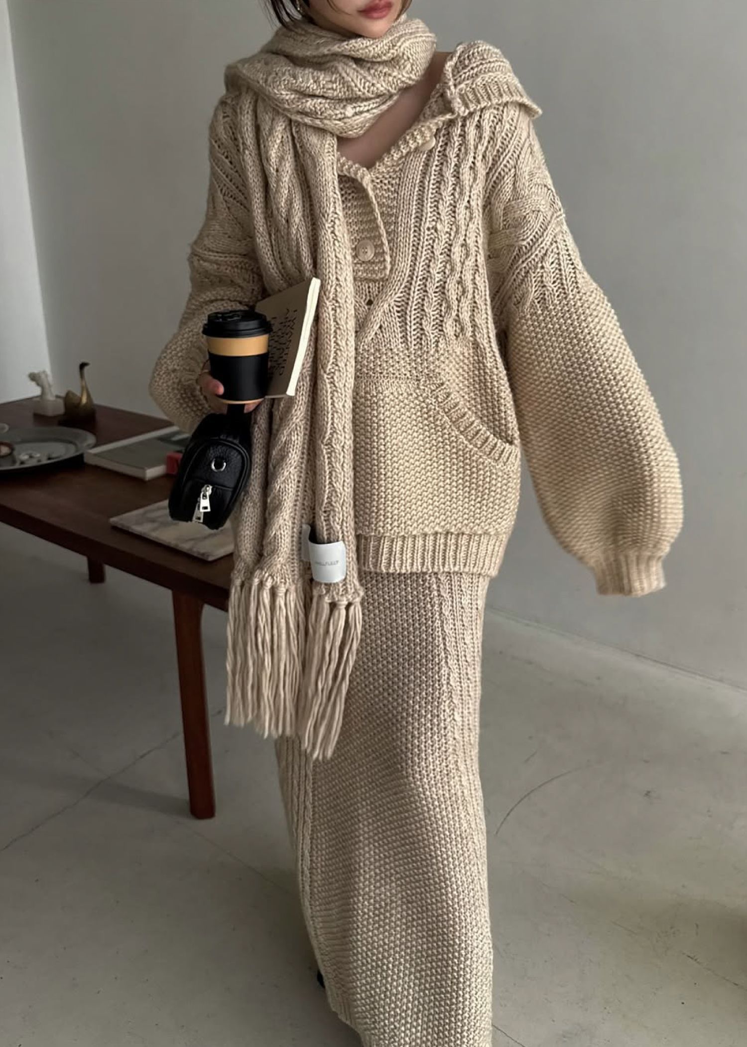 coarse knit cable fringe muffler / フリンジケーブルニットマフラー (タン) / 25AW
