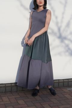CLEFF TIERED DRESS / ティアードドレス (グレー×ダークグリーン)