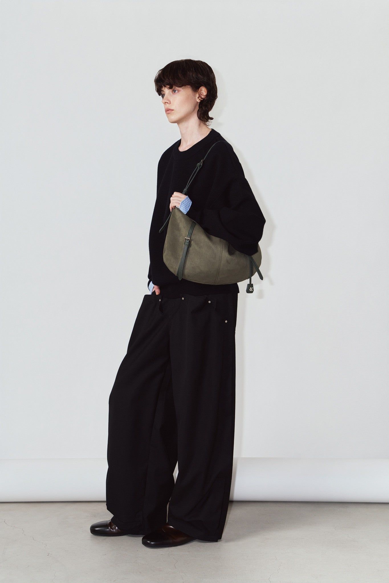 スエード ムーンバッグ (カーキ) suede moon bag (Khaki) / 26AW