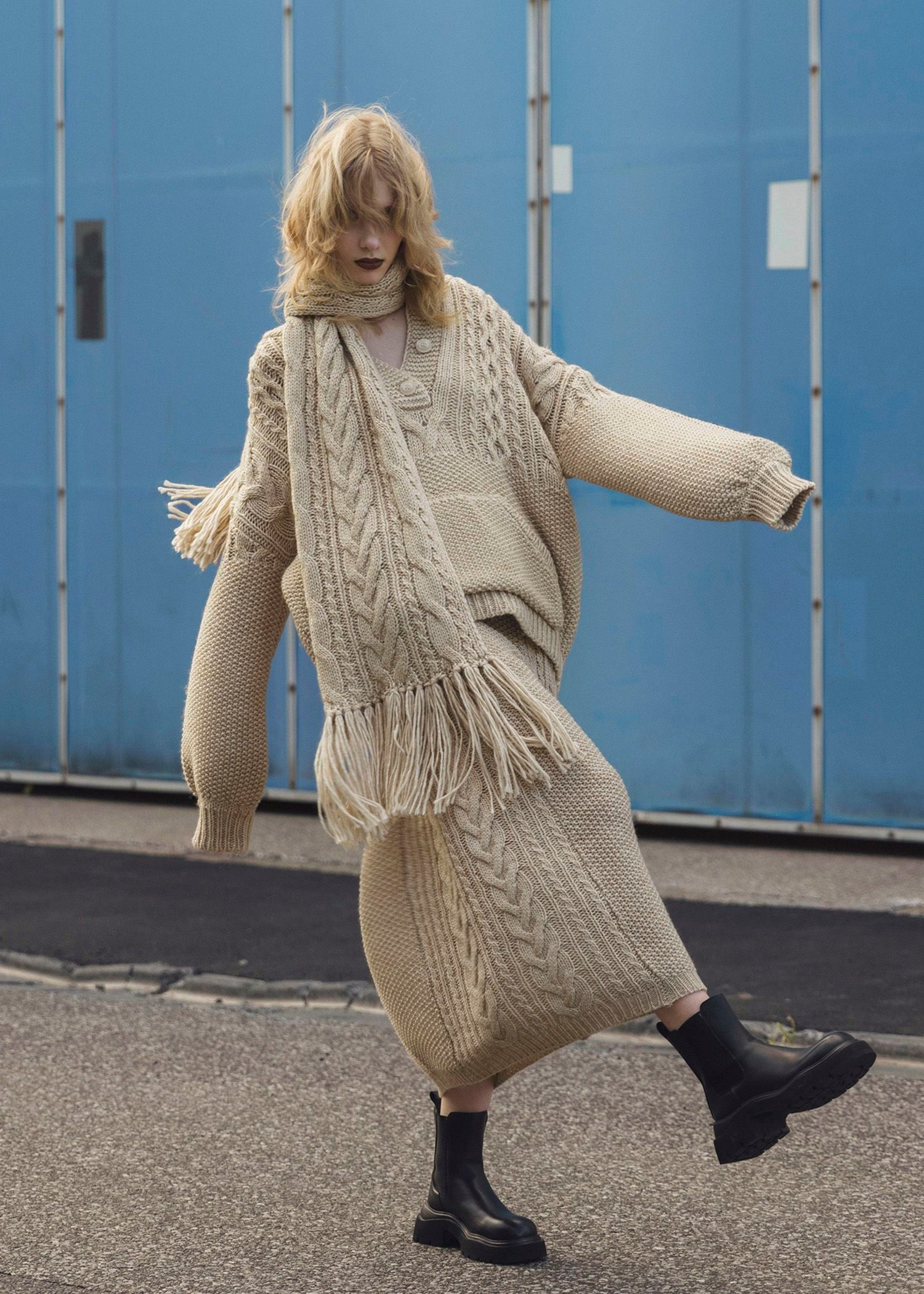 skipper hoodie cable muff pocket knit / スキッパー ケーブルニットフーディ (タン) / 25AW