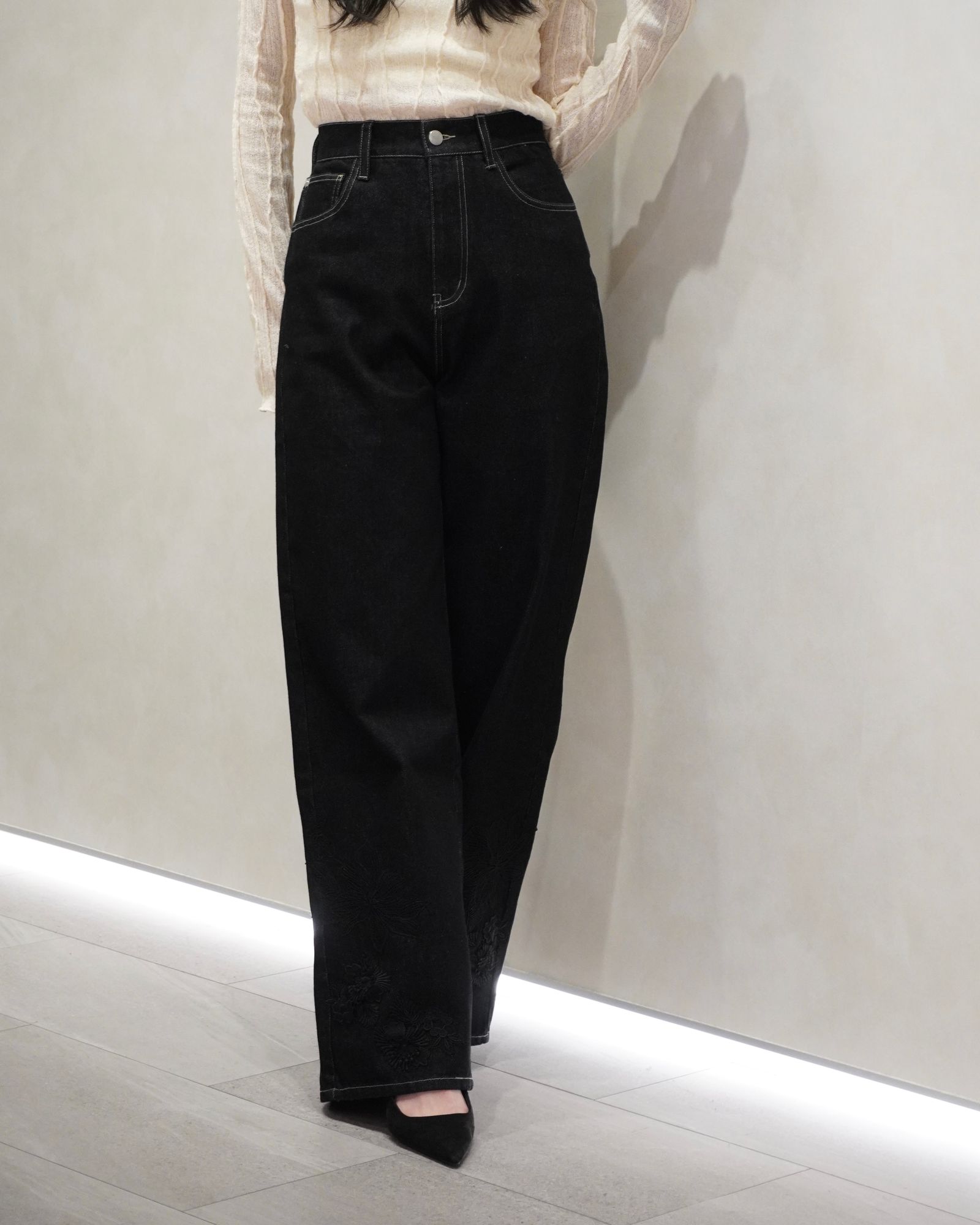 lace embellished hem straight denim PT / レース ストレートデニムパンツ (Black) / 26SS