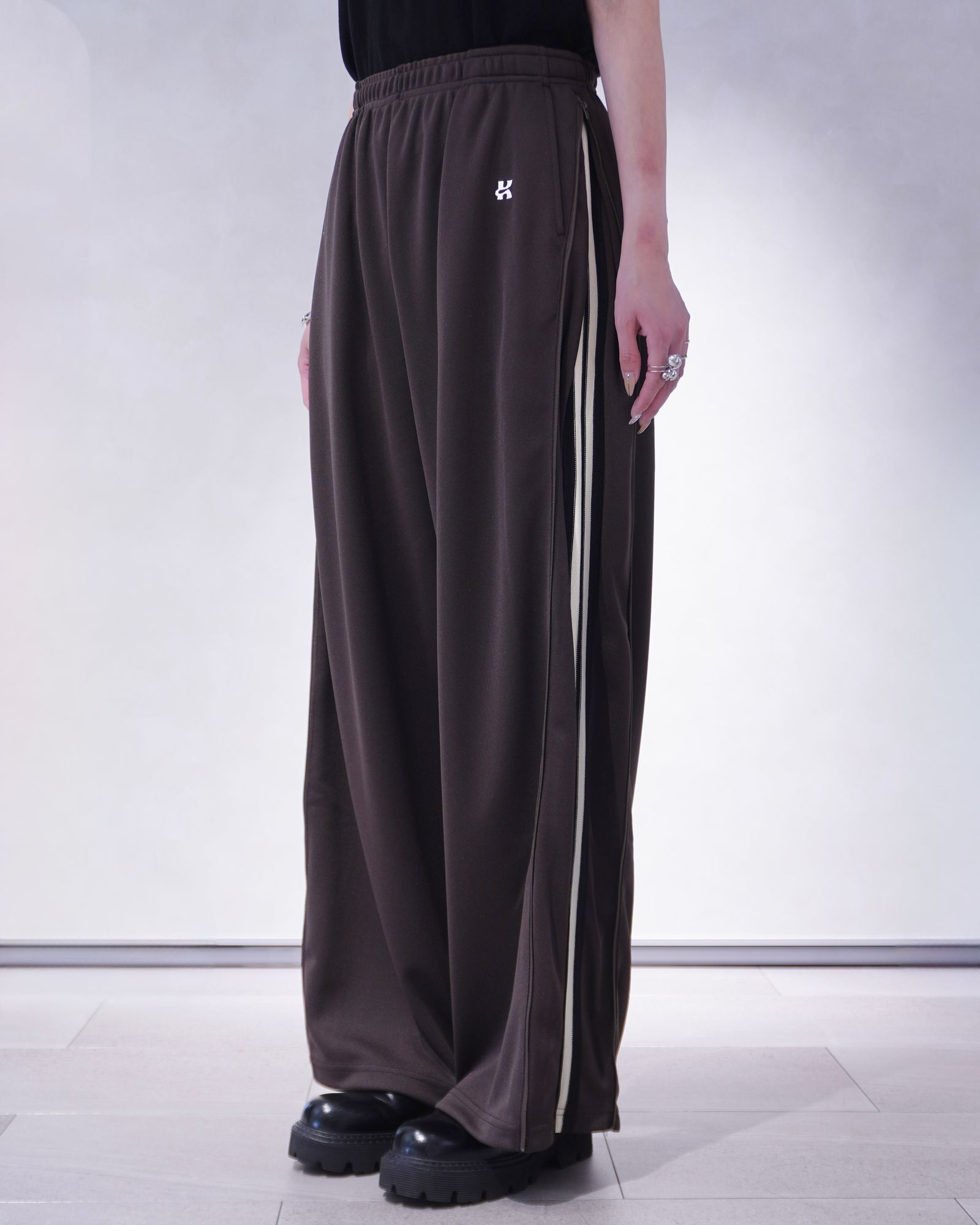 ジップアップ トラックパンツ (ブラウン) zip-up track pants(unisex) (Brown) /  26SS