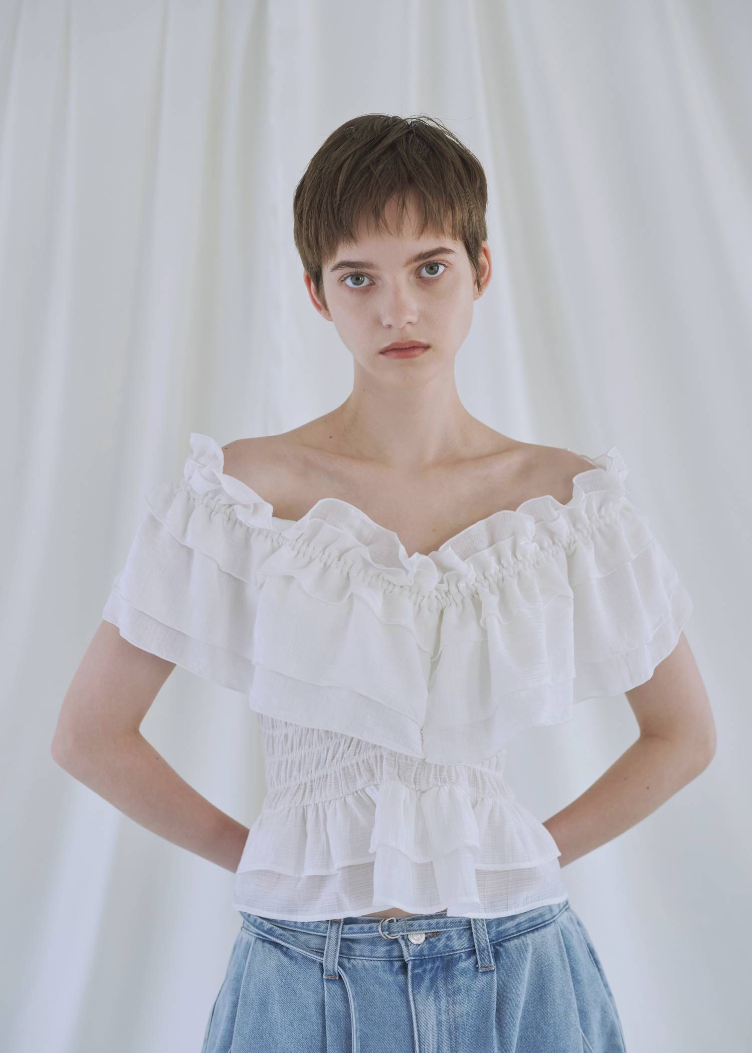 アシンメトリー ティアードフリルブラウス (アイボリー) asymmetry tiered frill sheer shirring BL (Ivory) /  26SS